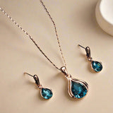 ADELIA™ SÆT | Halskæde & Øreringe med Dråbevedhæng