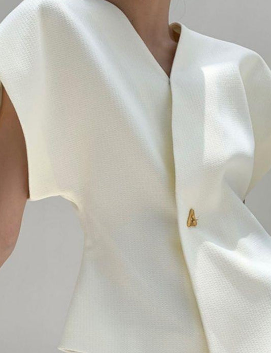 Cevalin | Top Skulpturel Silhuet med Guldspænde