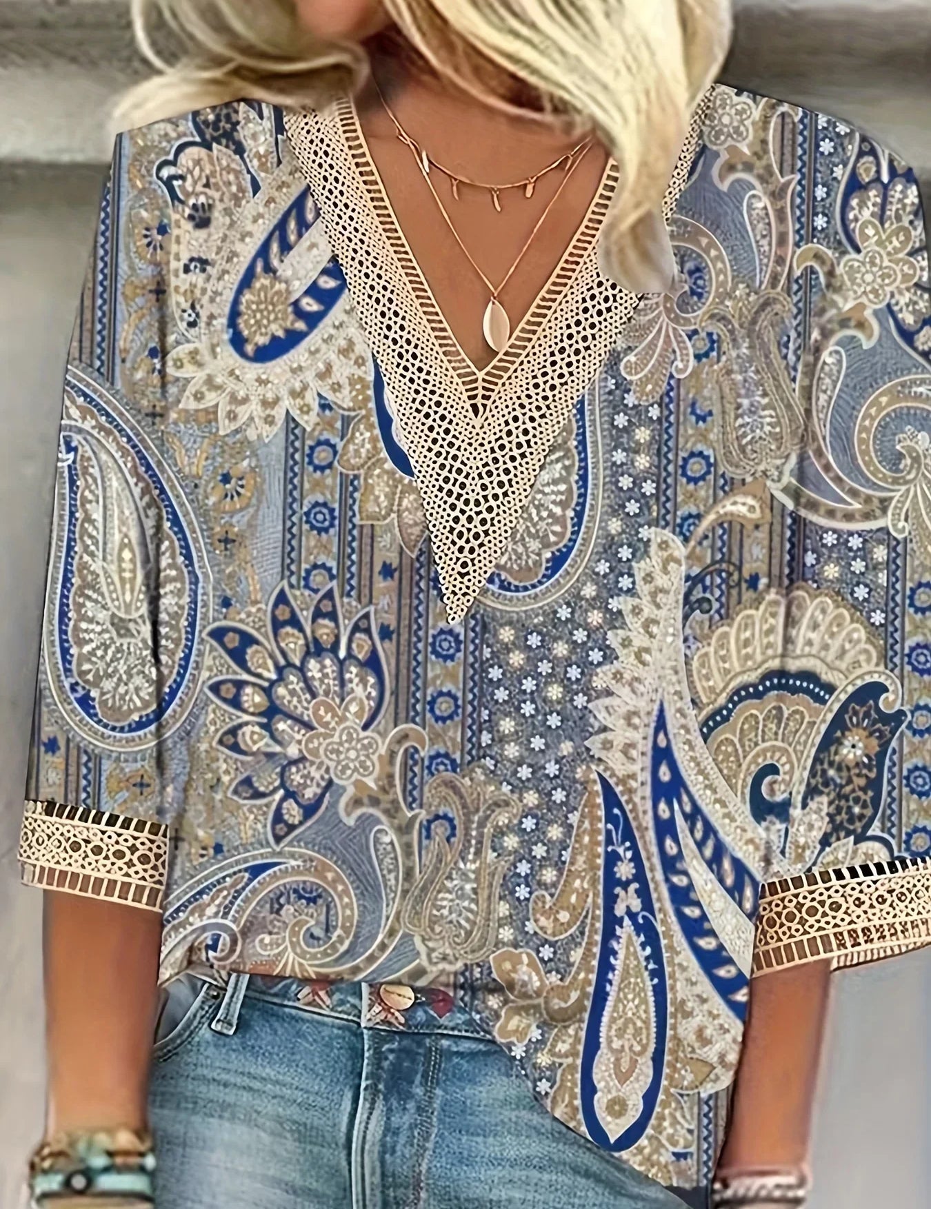 Divina | V-hals Bluse med Korte Ærmer