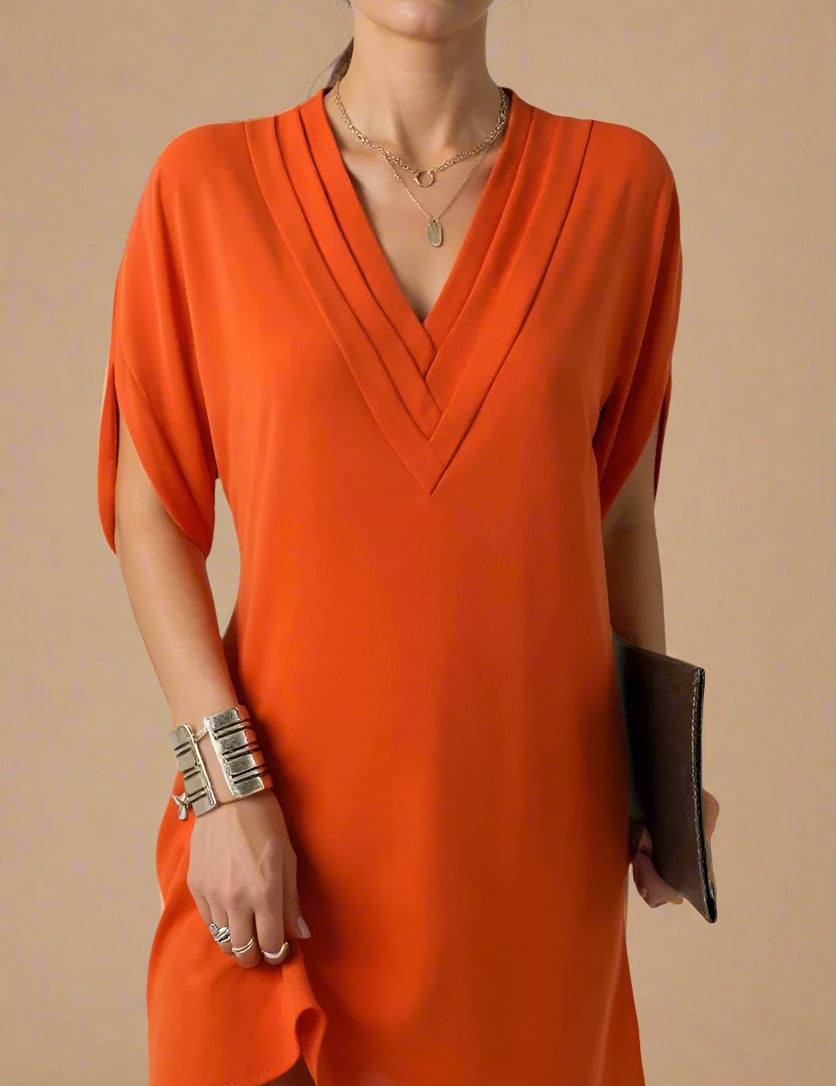 Ida KJOLE | Kort kjole med struktureret V-udskæring